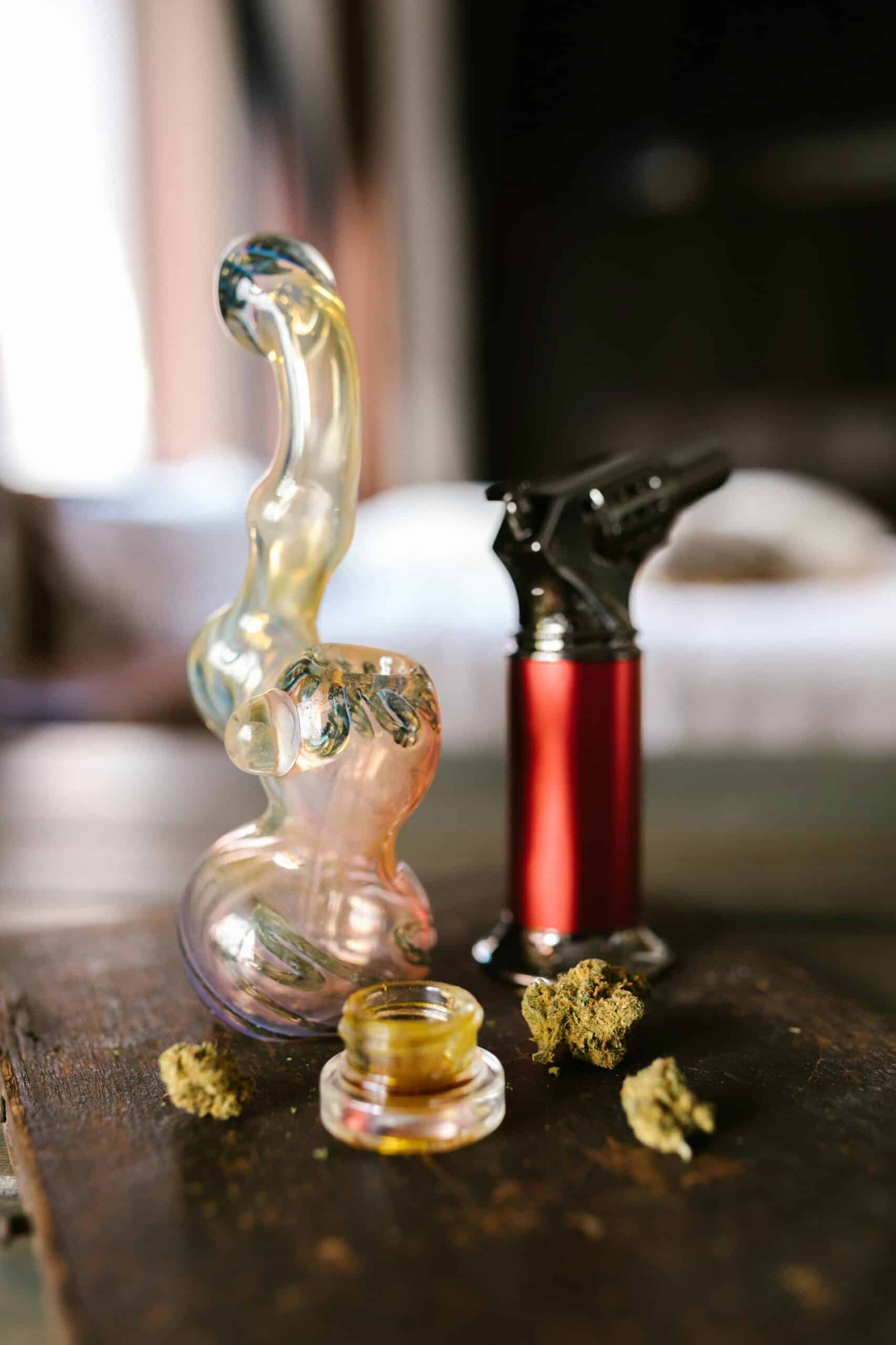 Crystal Clear Pipes: How to Clean Glass or Ceramic Pipes
